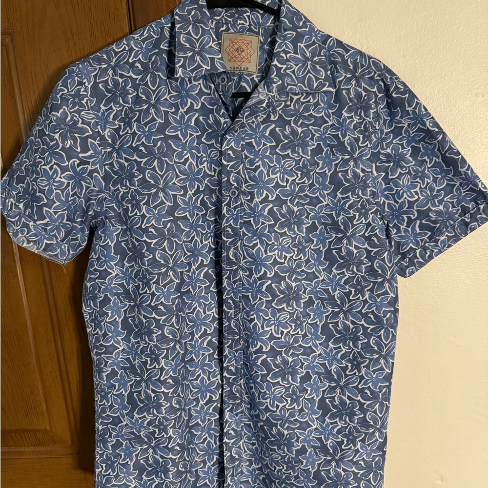 Casual Blue and White Button Down Shirt with Paisley Print